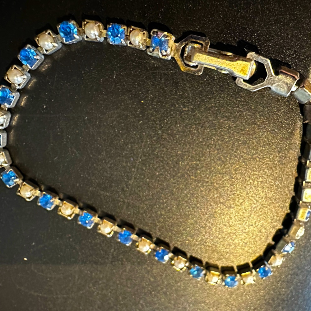 Pearl and blue sapphire (faux stones and created pearl) tennis bracelet. 17cm